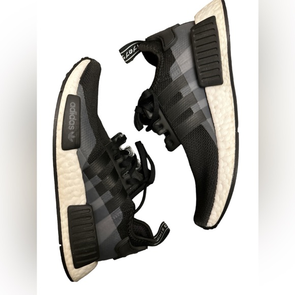 Adidas NMD r1 size 5men/6.5 women - Picture 2 of 6